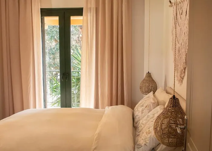 Cyanic Horizon بيت للعطل